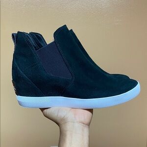 Sorel Out N About Slip On Wedge 2 Suede High-Tops Black/White Size 10